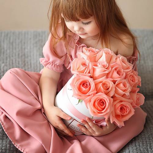 Девочка с цветами