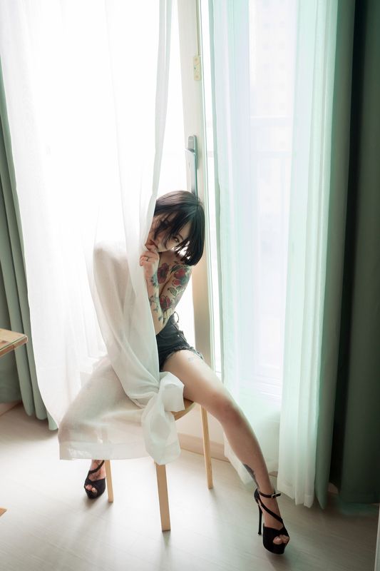 #sexy #girl #woman #beauty #cute #light #night #red #seminude #potrait #underwear #female tatoo girl фото превью