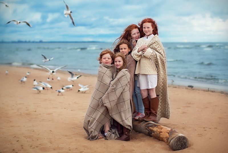 рыжие дети море  фото превью