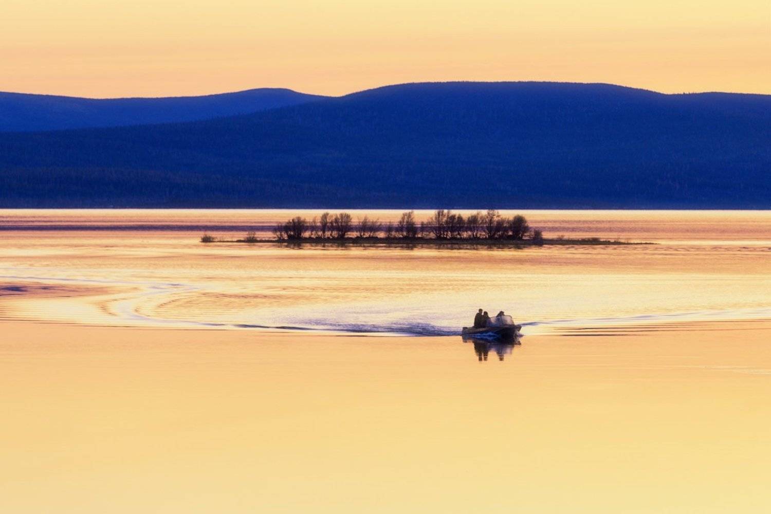 озеро,рассвет,горы,катер,штиль,, Матвеев Игорь