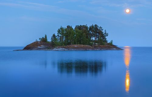 Полнолунье в белые ночи.