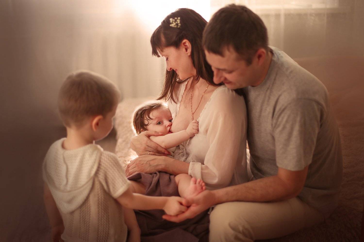 материнство мама новорожденный кормлениегрудью семья трепетныемоменты, Высоцкая Полина