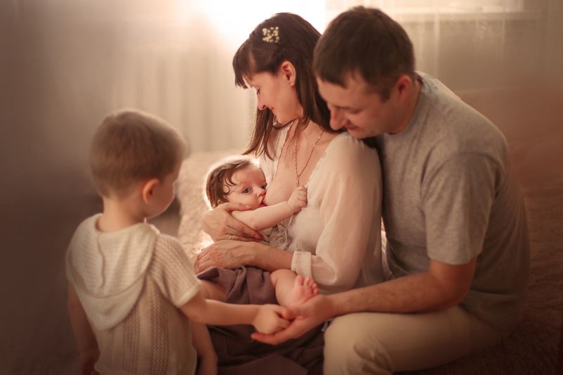 материнство мама новорожденный кормлениегрудью семья трепетныемоменты Под крылом фото превью