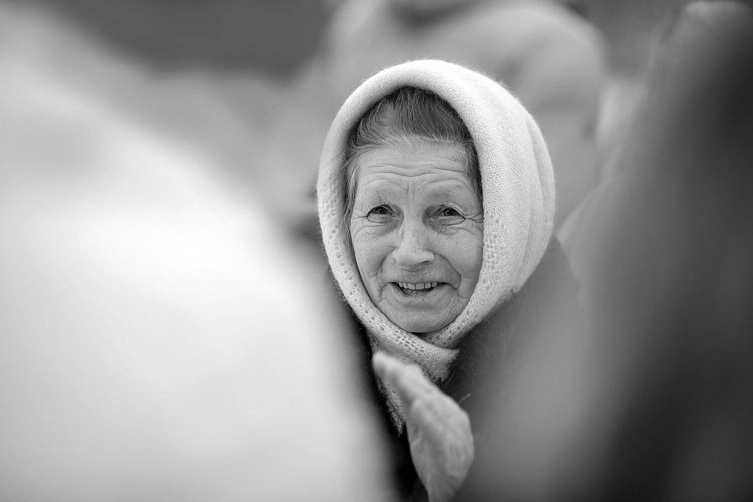 напутствие молодоженам, бабушка, пожилая женщина, old woman, elderly woman, aged woman, черно-белое, монохром, помолейко, свадебное, свадьба, молодожены, farewell to the newlyweds, newlywed, wedding couple, wed, wedding, bnw, black and white, b&w,, Павел Помолейко