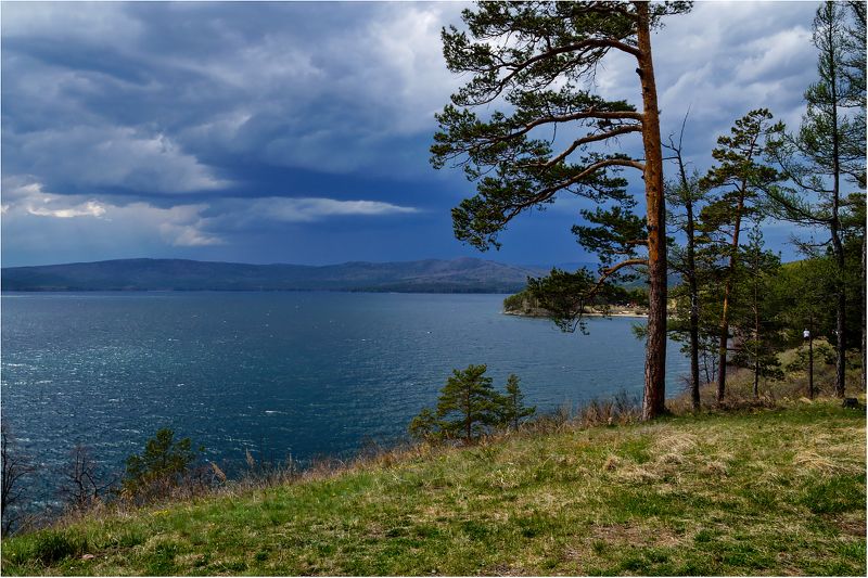 озеро тургояк, южный урал. Майская гроза... фото превью