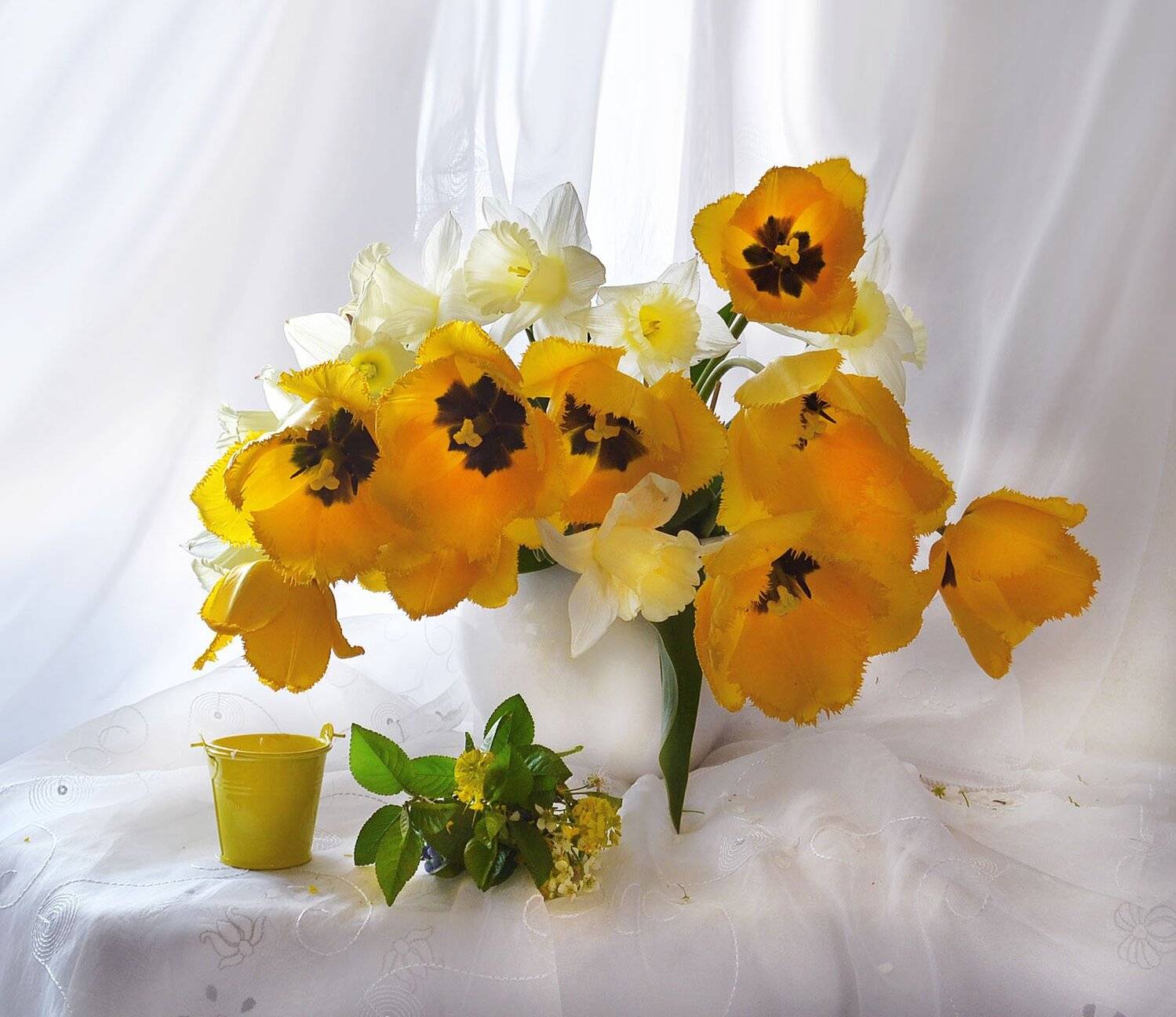 still life,натюрморт, цветы, фото натюрморт, тюльпаны, нарциссы, май, весна, Колова Валентина