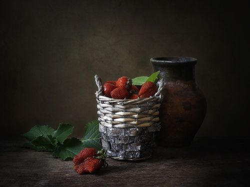 С первой клубникой