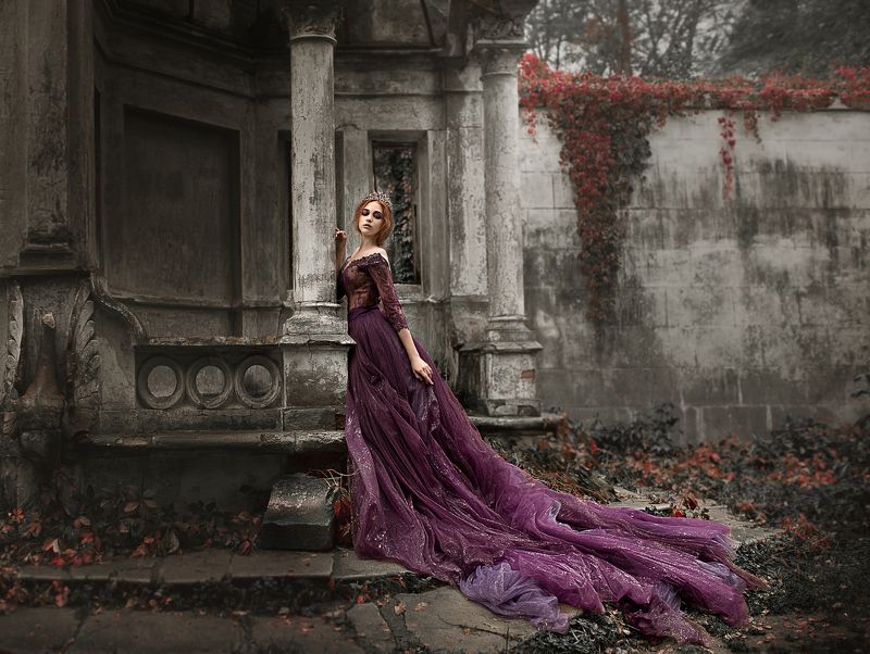 Girl in Purple Dress фото превью