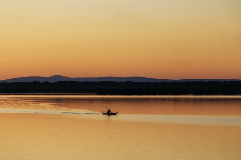 озеро,берег,полярная,ночь,лодка, Одиночное плавание фото превью