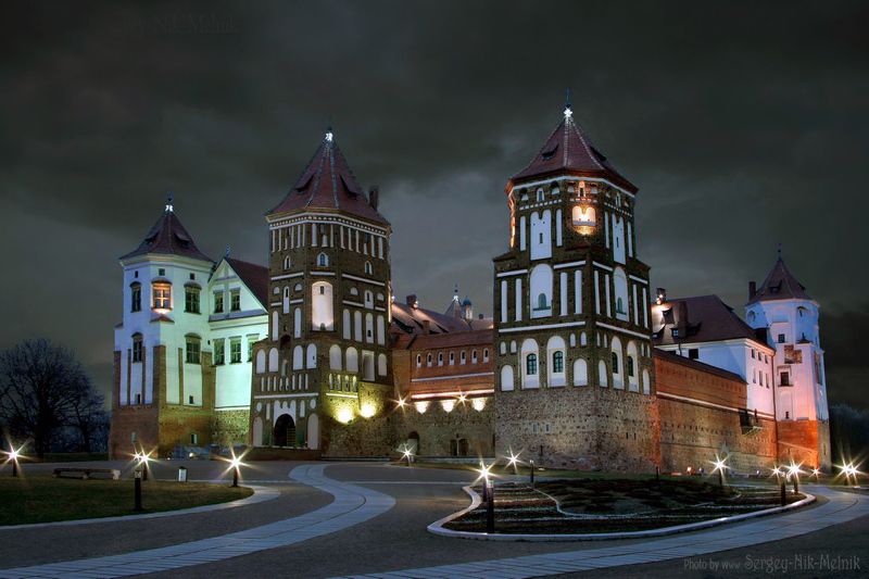 архитектура,	беларусь, дворец,	замок,	мир, ночь Ночь идет, а замок не спит фото превью