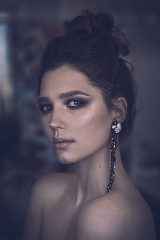 007 Portrait 2018 фото превью