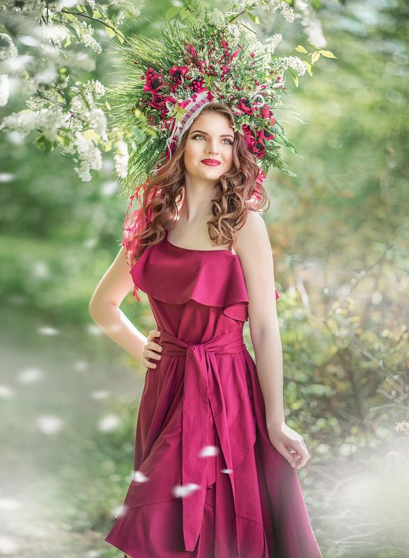 весна, молодость, страсть, красота, жизнь, венок, красное, белое Весна: кровь с молоком фото превью