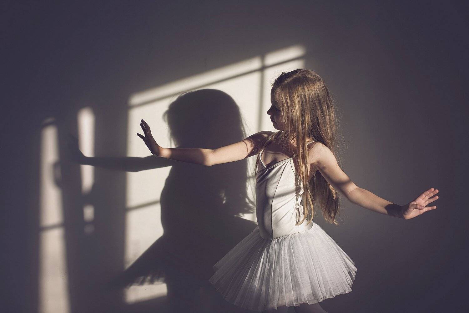 girl, portrait, natural light, ballerina, fly,, Anna Ścigaj
