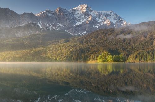 Утренняя дымка на озере. 