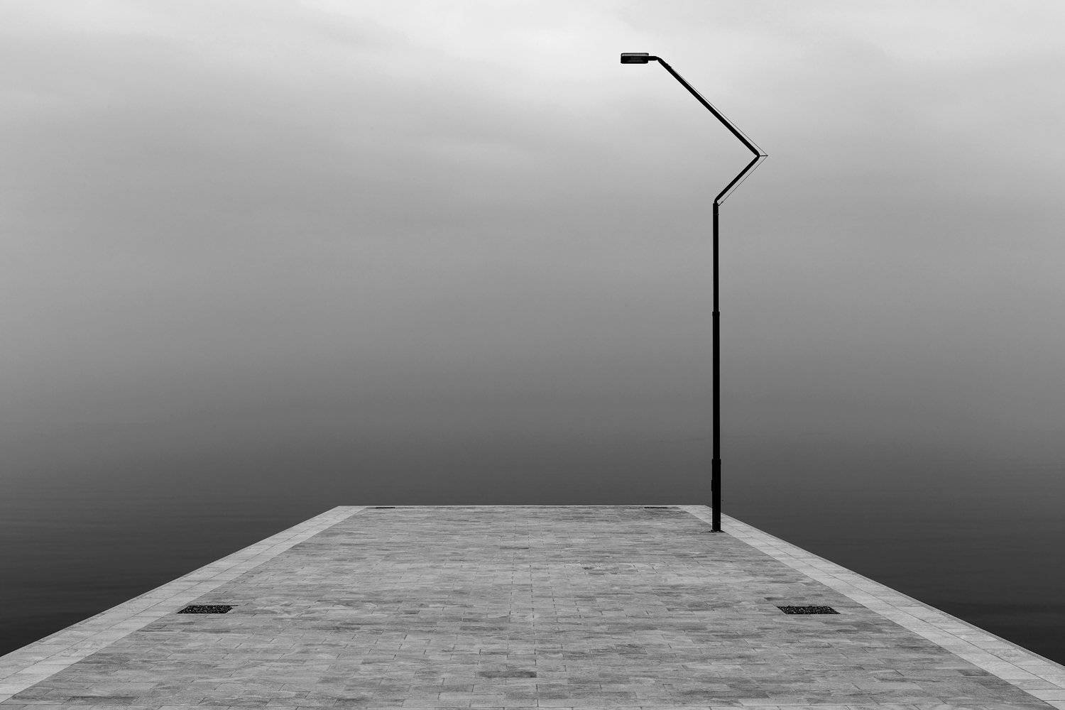 фонарь, пирс, причал, море, ч\б, Денис Свечников