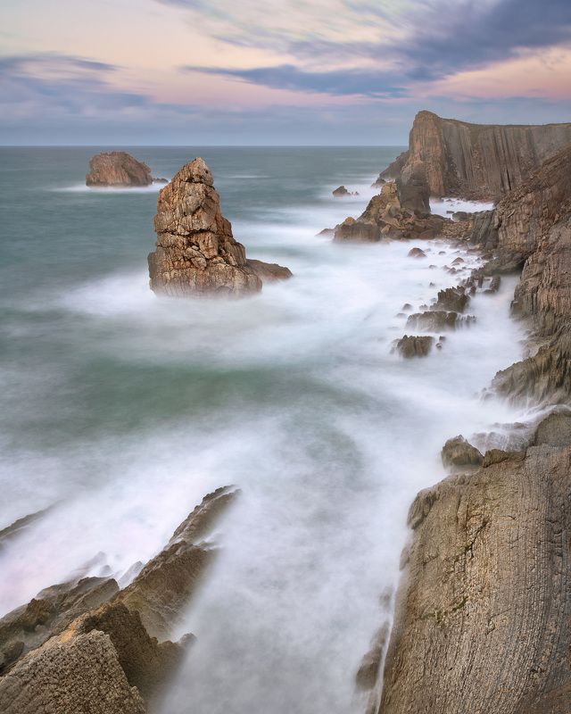aguja, atlantic, beach, blue, cantabria, cantabrian, cliff, clouds, coast, coastline, dramatic, dusk, europe, evening, foam, formation, forsaken, fracture, gaviotas, geology, island, islet, landmark, landscape, liencres, limestone, magnificent, minimalism The Coast of Forsaken фото превью
