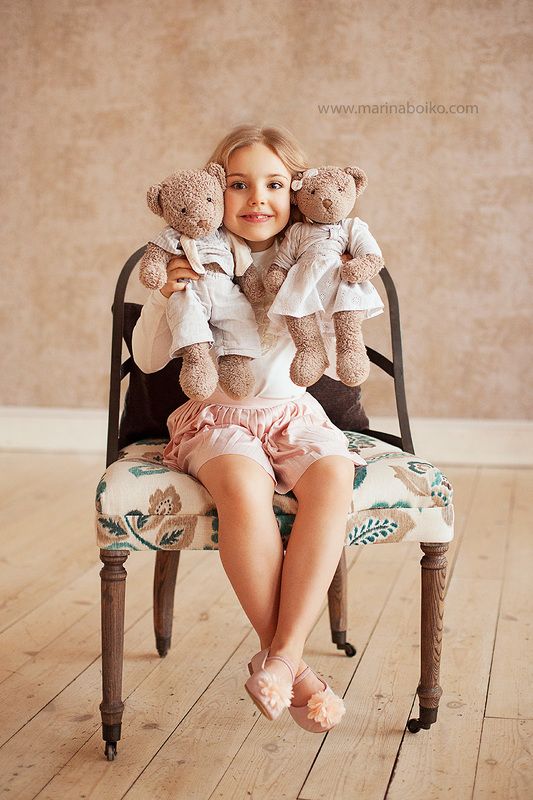 фото, фотография, портрет, ребенок, игрушки, дневной свет, девочка Маша и медведи фото превью