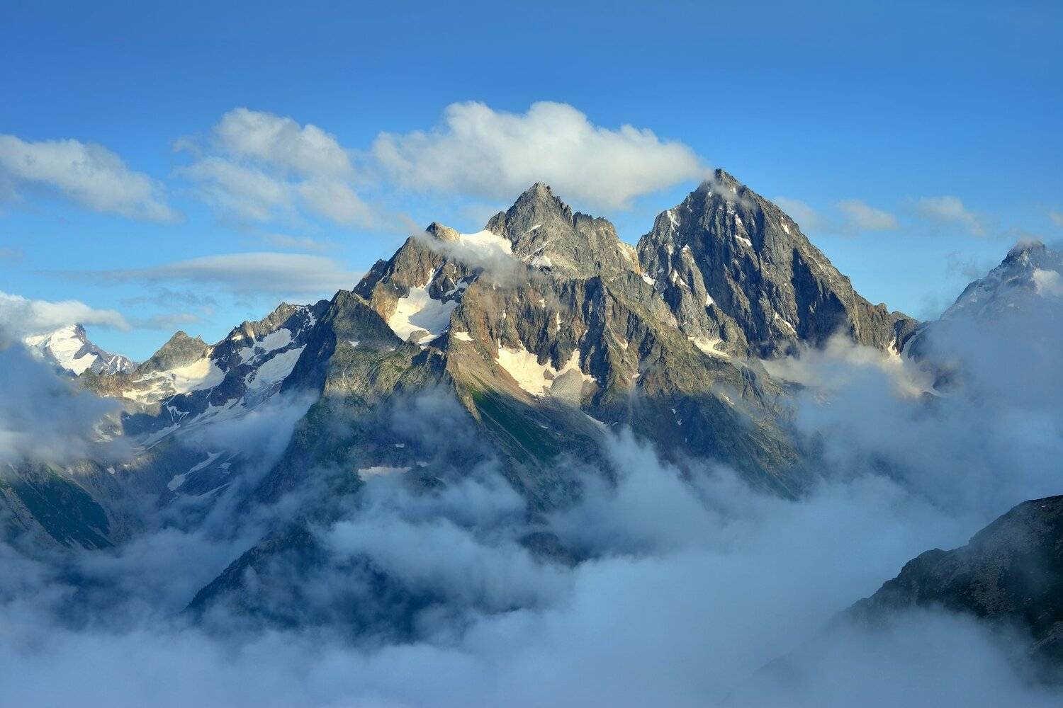 горы лето ущелье тучи, Александр Жарников