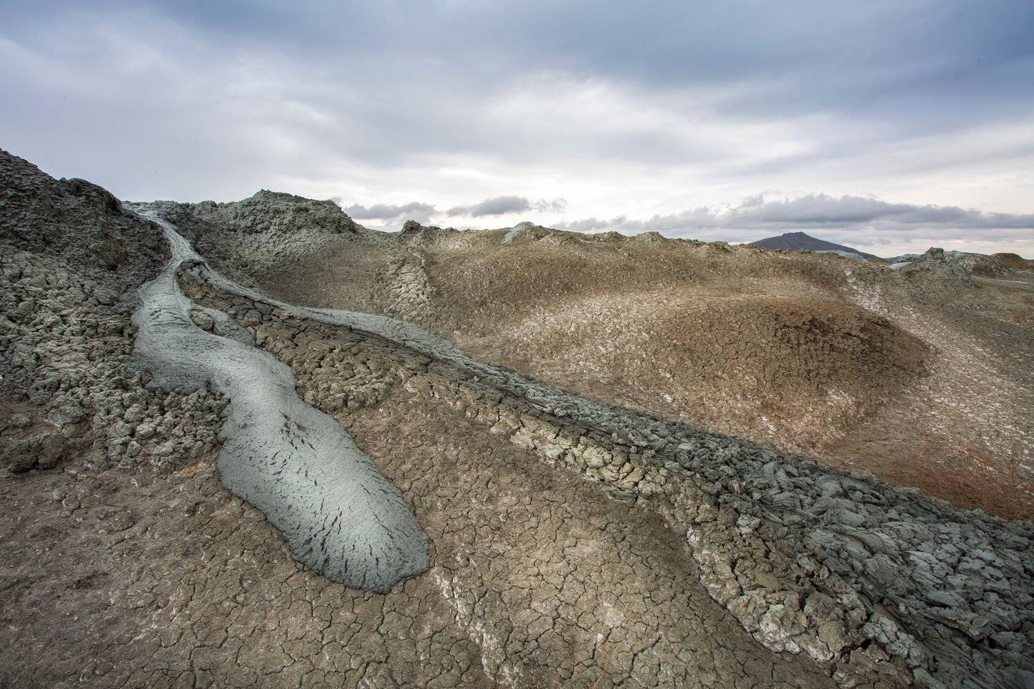 пейзаж, грязевые вулканы, грязь, тучи, непогода, Азербайджан, Гобустан, Денис Свечников
