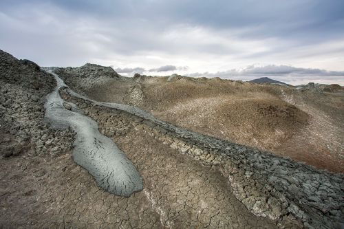 Суровый день в пустыне Гобустан. 