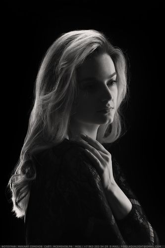 B&W