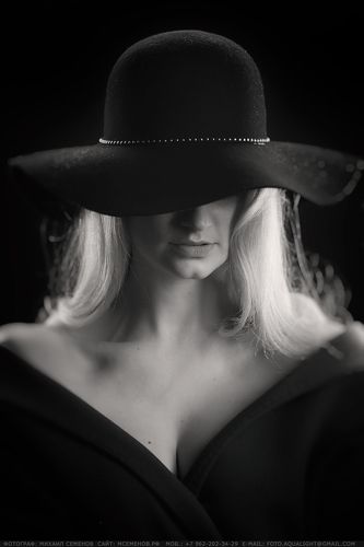 B&W