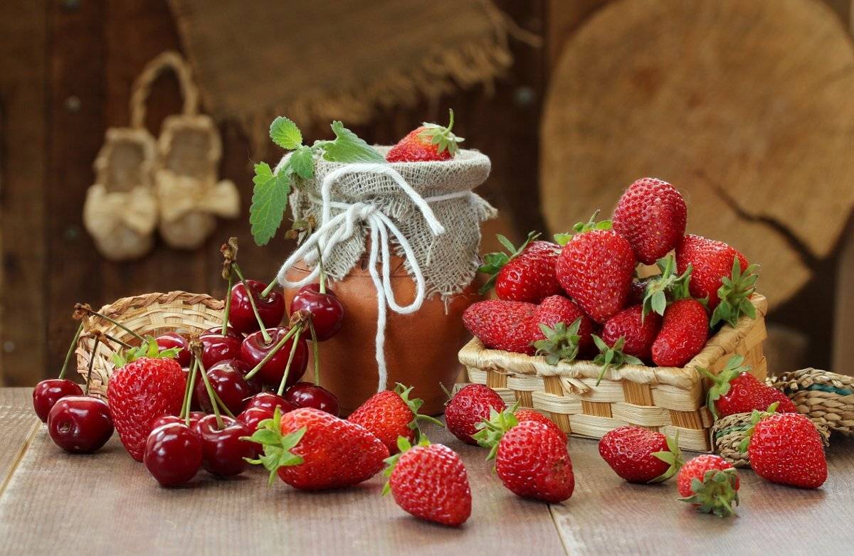 натюрморт, ягоды, клубника, черешня, крынка, Шруб (Беляева) Татьяна