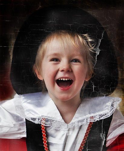 Смеющийся мальчик.