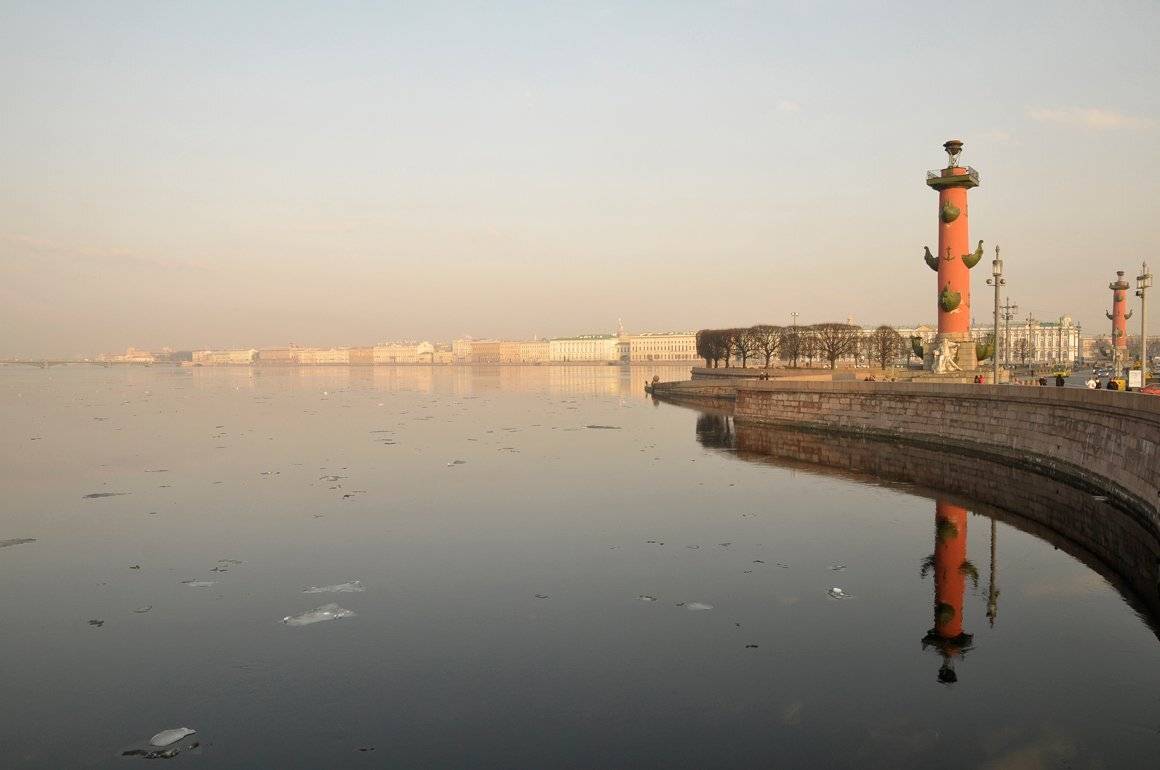 весенняя,петербург,нева,весна,ростральная колонна,алексеев,александр,881,фотография санкт-петербурга александра алексеева, Александр Алексеев 881