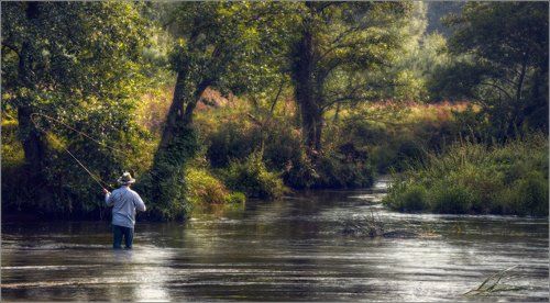 / Его встречало утро и тишина реки ... /