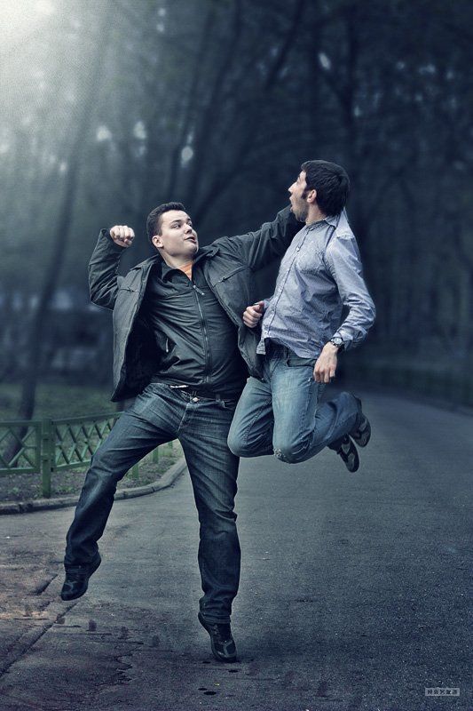 В свете ночного фонаря фото превью