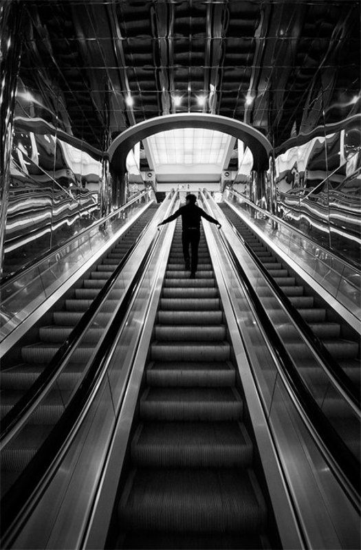 город, переход, человек, жанр,чб /\\ фото превью