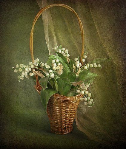 Корзинка с ландышами