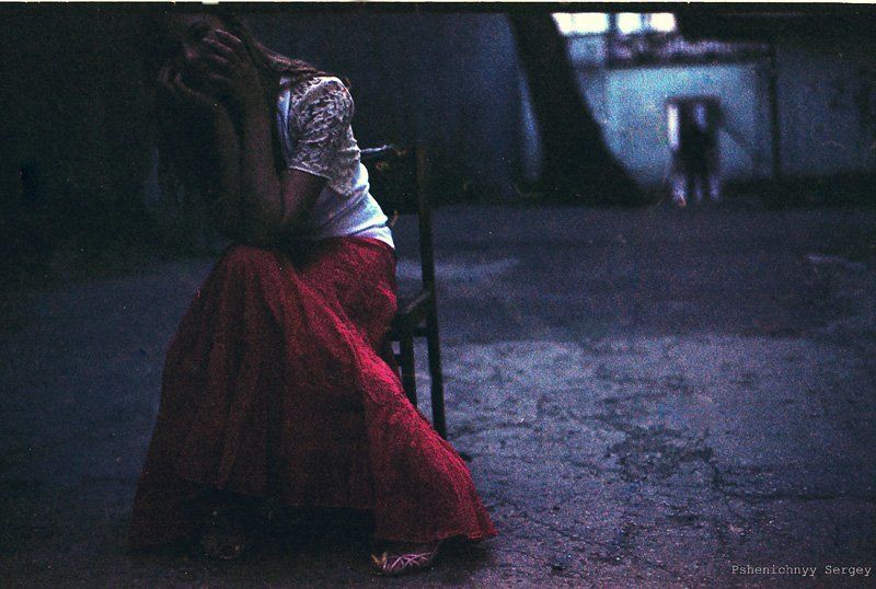 portrait, ganre wait, somebody will come here фото превью