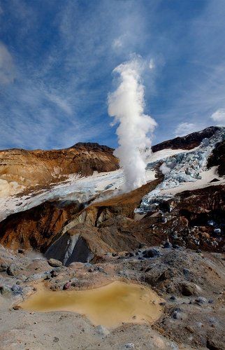 В кратере вулкана Мутновский