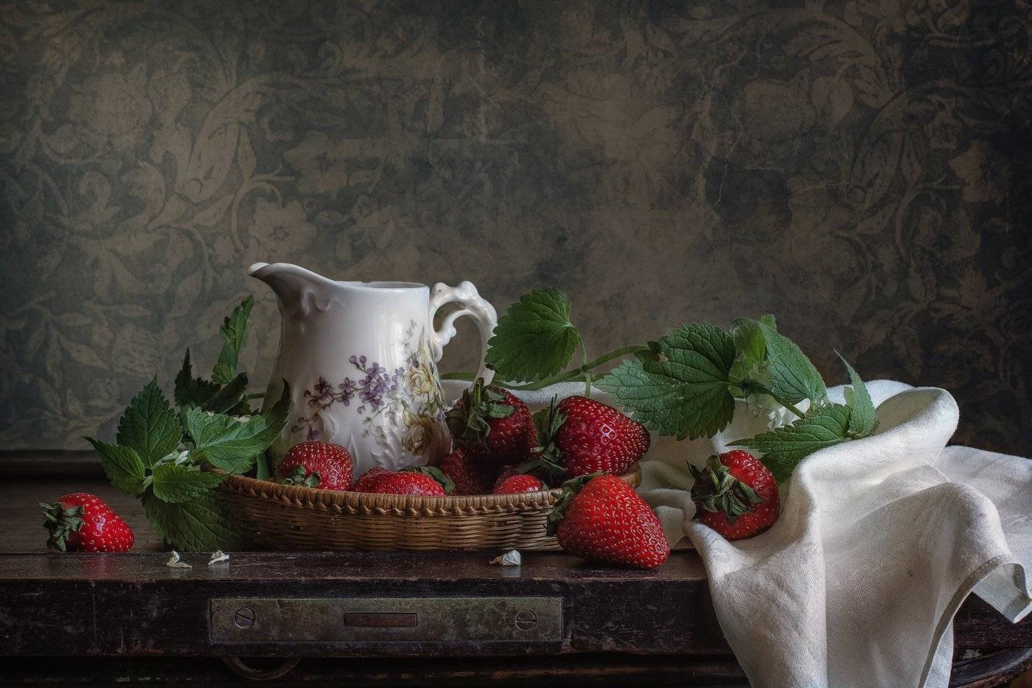 натюрморт, фарфор, ягода, клубника, Анна Петина