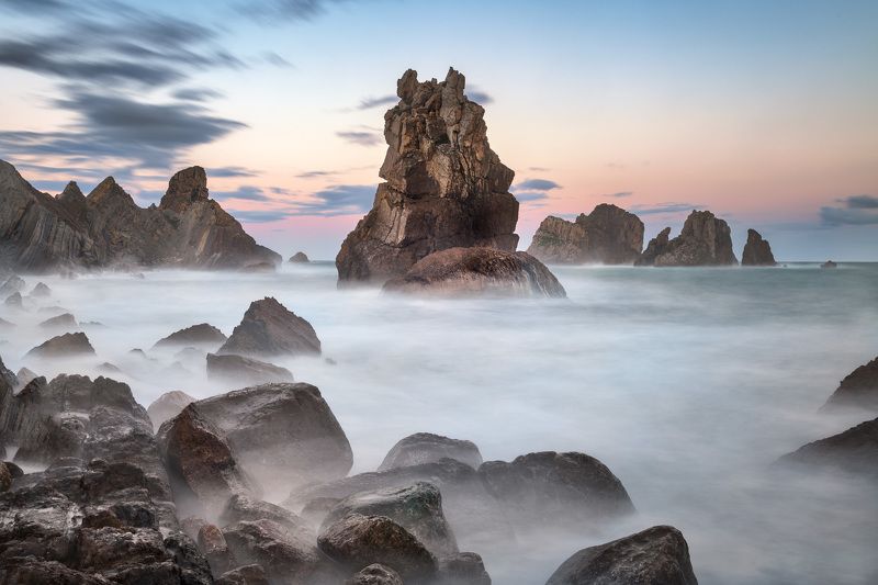 aguja, atlantic, beach, blue, cantabria, cantabrian, cliff, clouds, coast, coastline, dawn, dramatic, europe, foam, formation, gaviotas, geology, island, islet, landmark, landscape, liencres, limestone, magnificent, minimalism, morning, nature, ocean, ove The Dark Tower фото превью