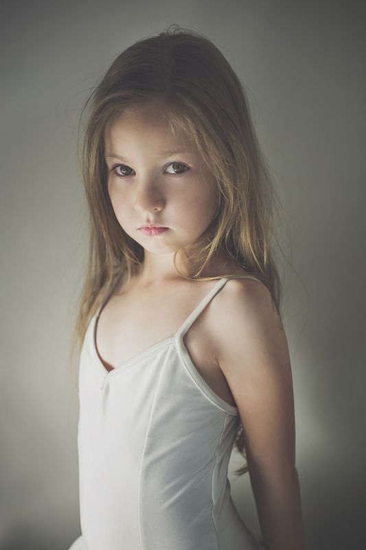 girl, portrait, natural light, ballerina, Ines фото превью