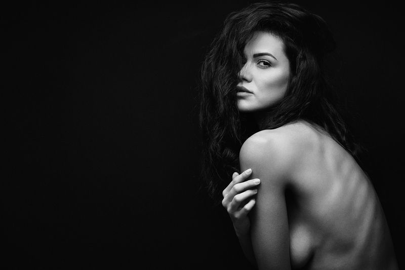 #b&w #blackandwhite, #sensual, #portrait #onelight #studio #beautiful #girl Sensual portrait of Deni фото превью