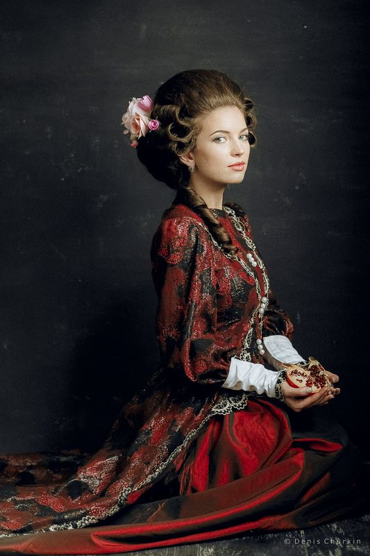 Дама с гранатом фото превью