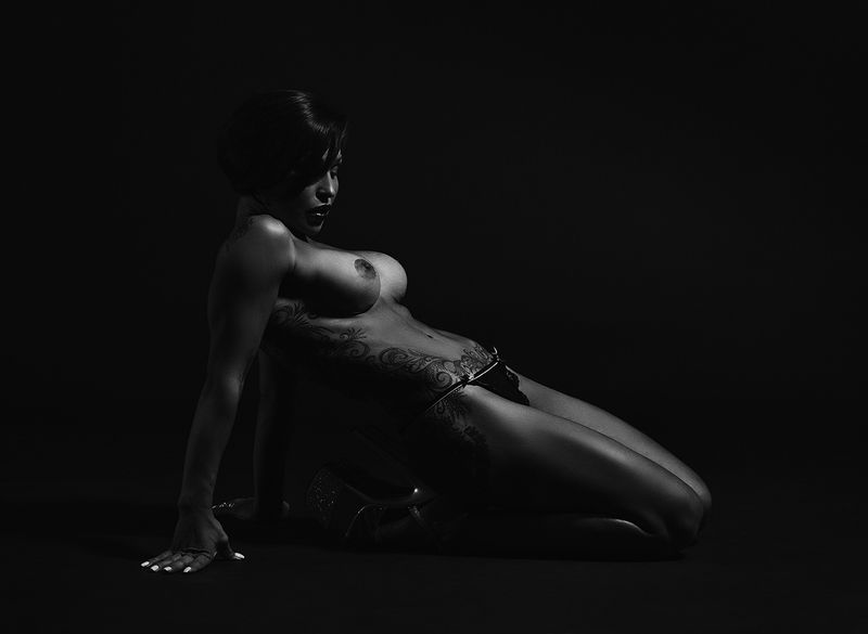 женщина, красота,   ню, тело, тату. Диагональ. фото превью