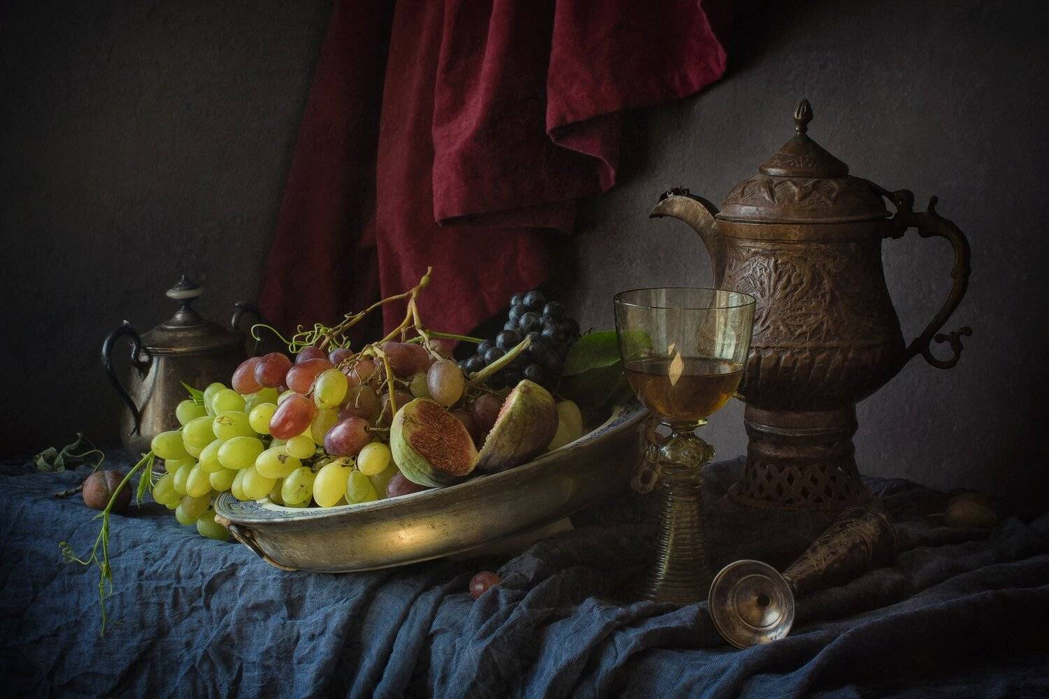 натюрморт, стекло, бокал, фрукты, виноград, инжир, сливы, Анна Петина