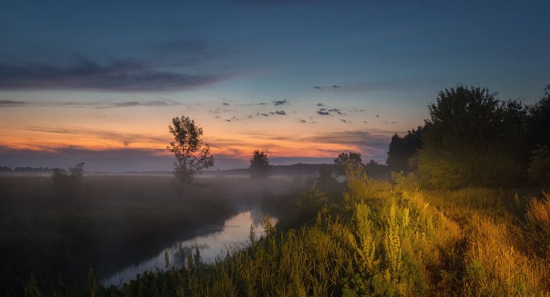 Полог стелется белёсый, Стынет зеркало реки.... фото превью