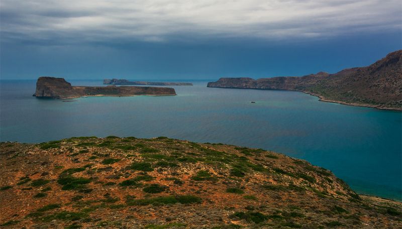 природа, пейзаж, греция, крит, остров, море, берег, горы, скалы, осень, небо, облака, тучи, дождь *** фото превью