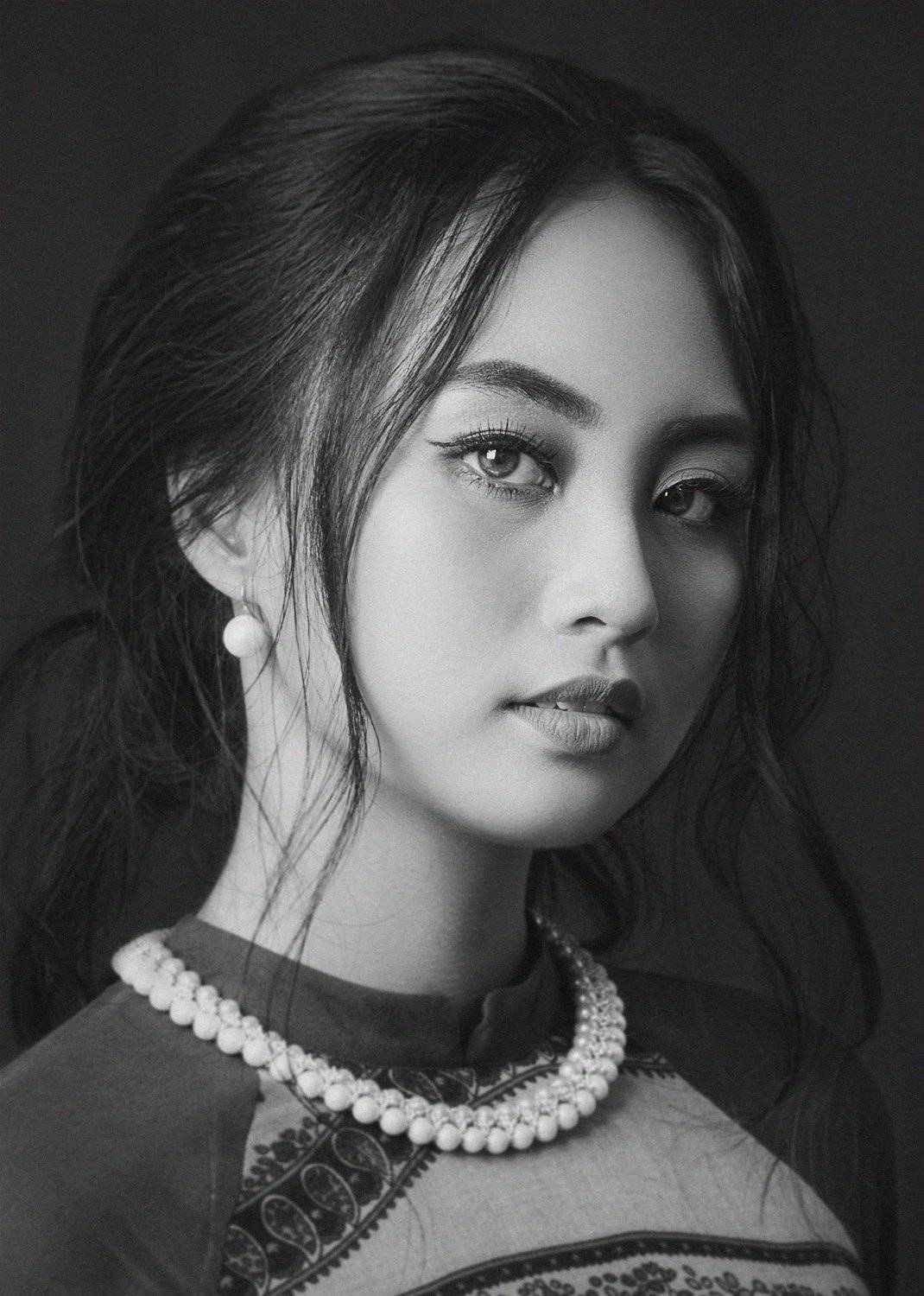 people, portrait, girl, asian, vietnam, vietnamese, face, young, beauty, glamour, eyes, bw, black and white, monochrome, Hoang Viet Nguyen