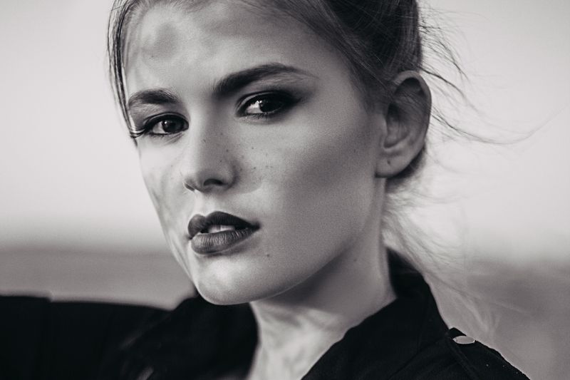 портрет, чб, девушка Маша фото превью