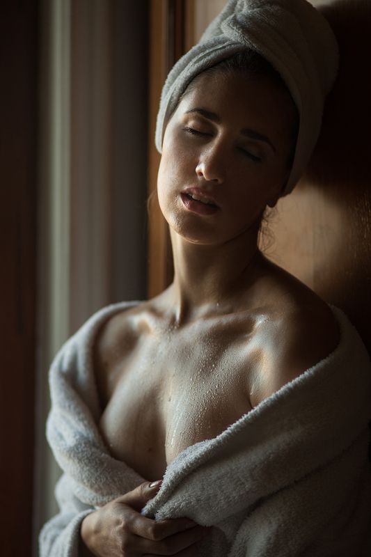 девушка, после ванны  фото превью