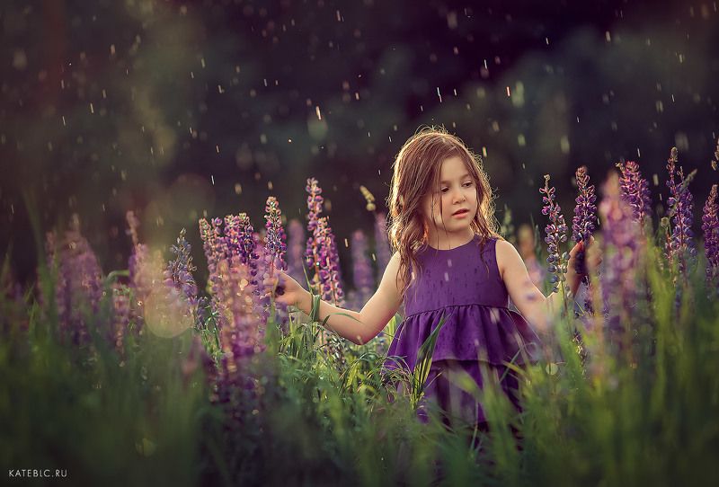 детский фотограф, дождь, фотограф подростков, фотограф для девочки, детское фото, девочка, девушка, семейная фотосессия, детская фотография Дождь фото превью
