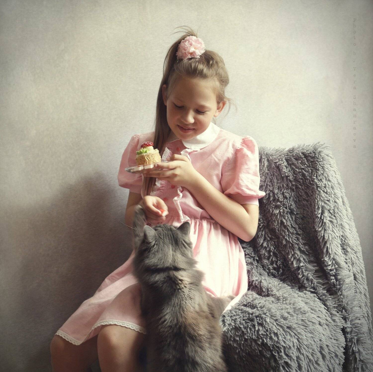 девочка, кошка . портрет ретро жанр, Вера Шамраева