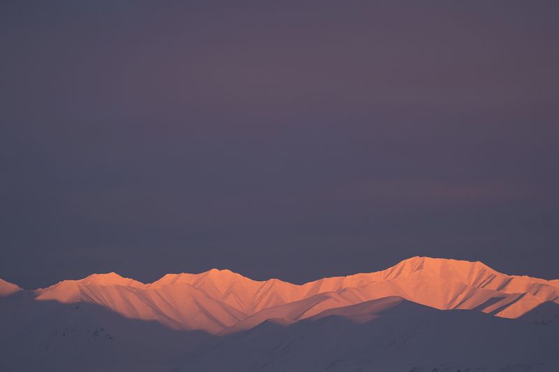 север, арктика, чукотка, снег, вечер, закат, горы, небо Вечерний свет фото превью